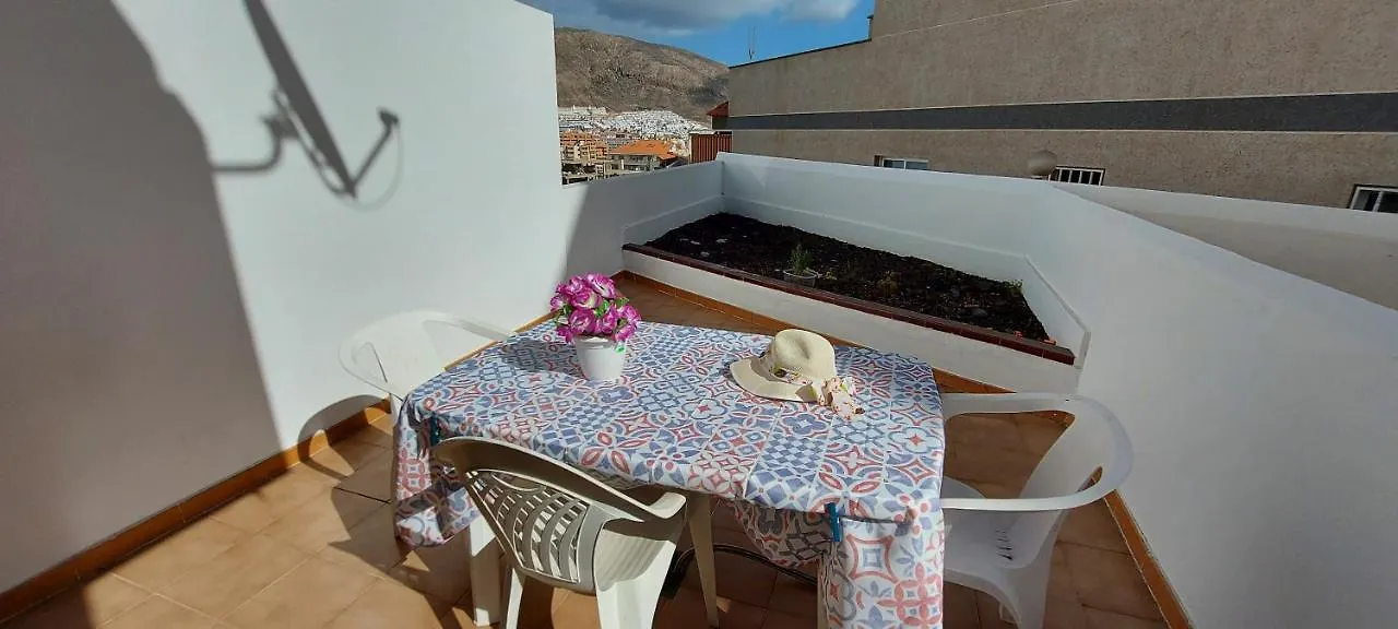 Los Cristianos Apartment, 1 Bedroom Wifi Free & Big Terrace 0*, Los Cristianos (Tenerife)
